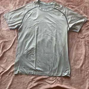 Lululemon metal vent T size medium